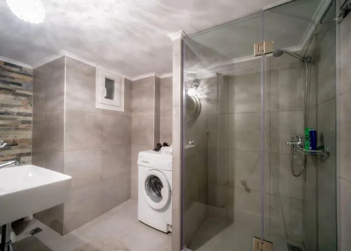 Acropolis Deluxe Apt.