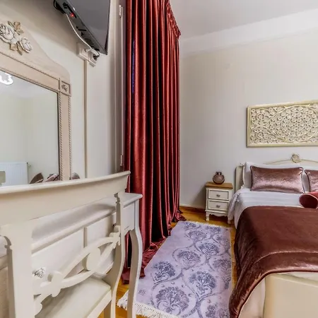 Acropolis Deluxe Apt.