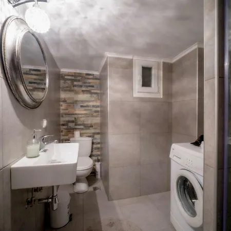 Acropolis Deluxe Apt.