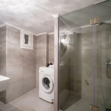 Acropolis Deluxe Apt.