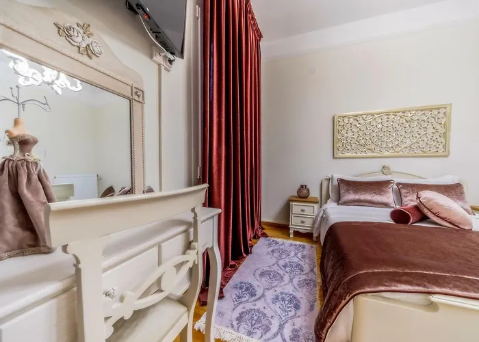 Acropolis Deluxe Apt.