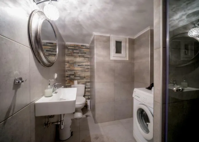 Acropolis Deluxe Apt.